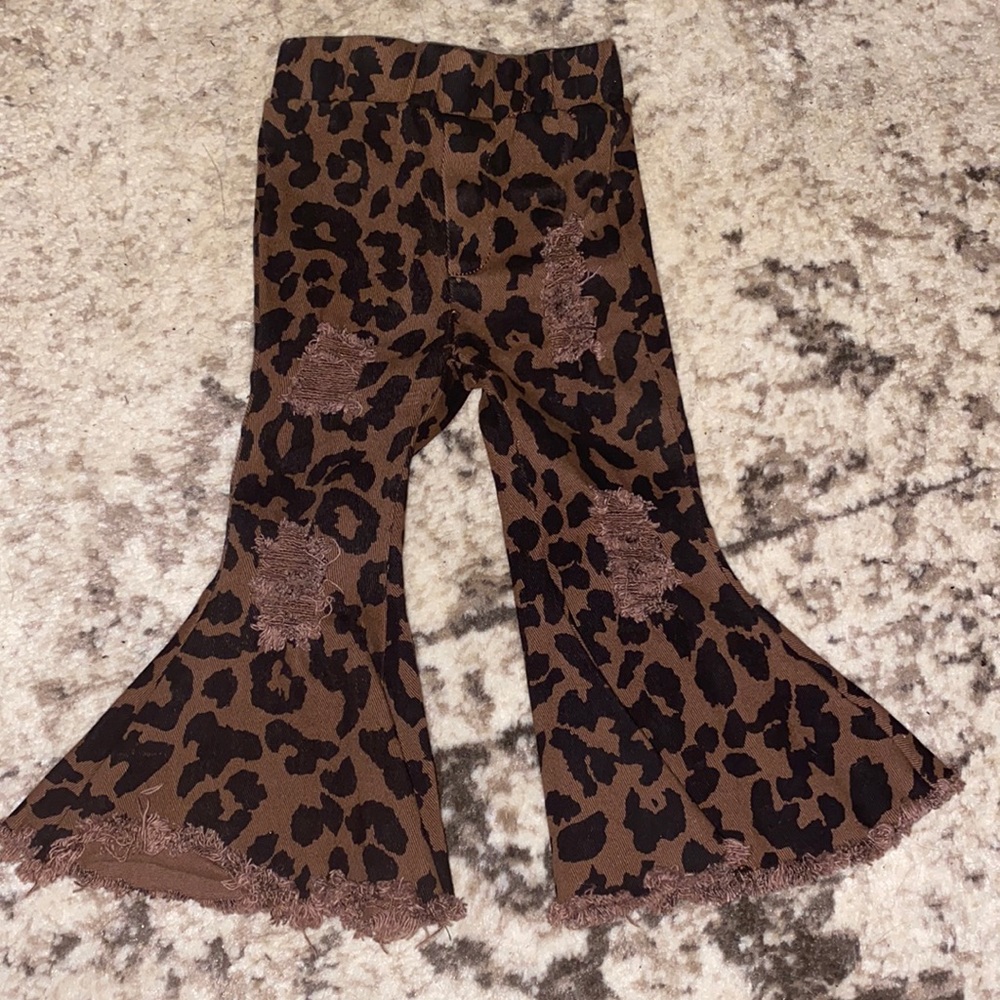 Leopard bell bottoms😍
